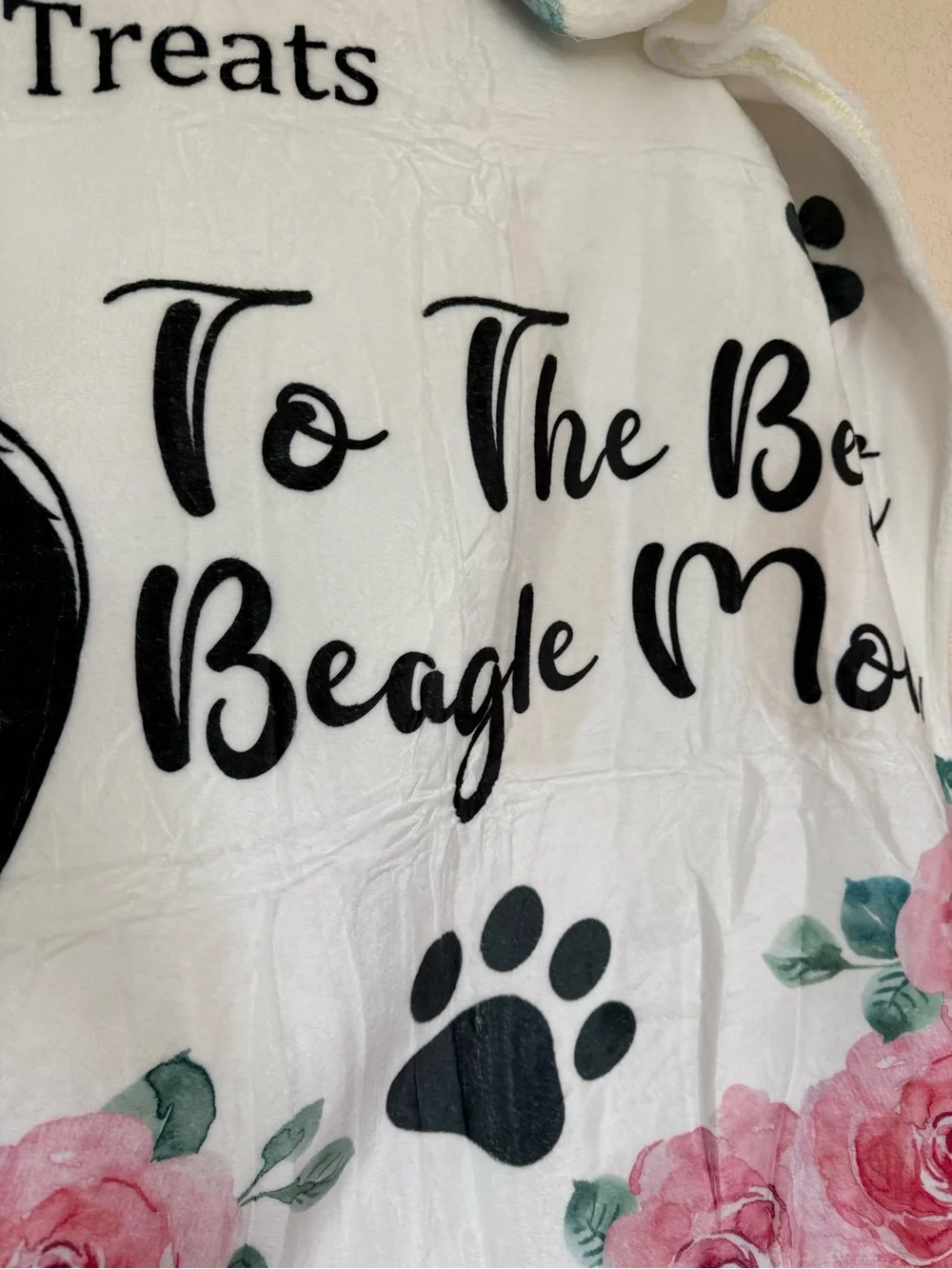 Personalized Beagle Mom Throw Blanket - White with Pink Floral 48х60